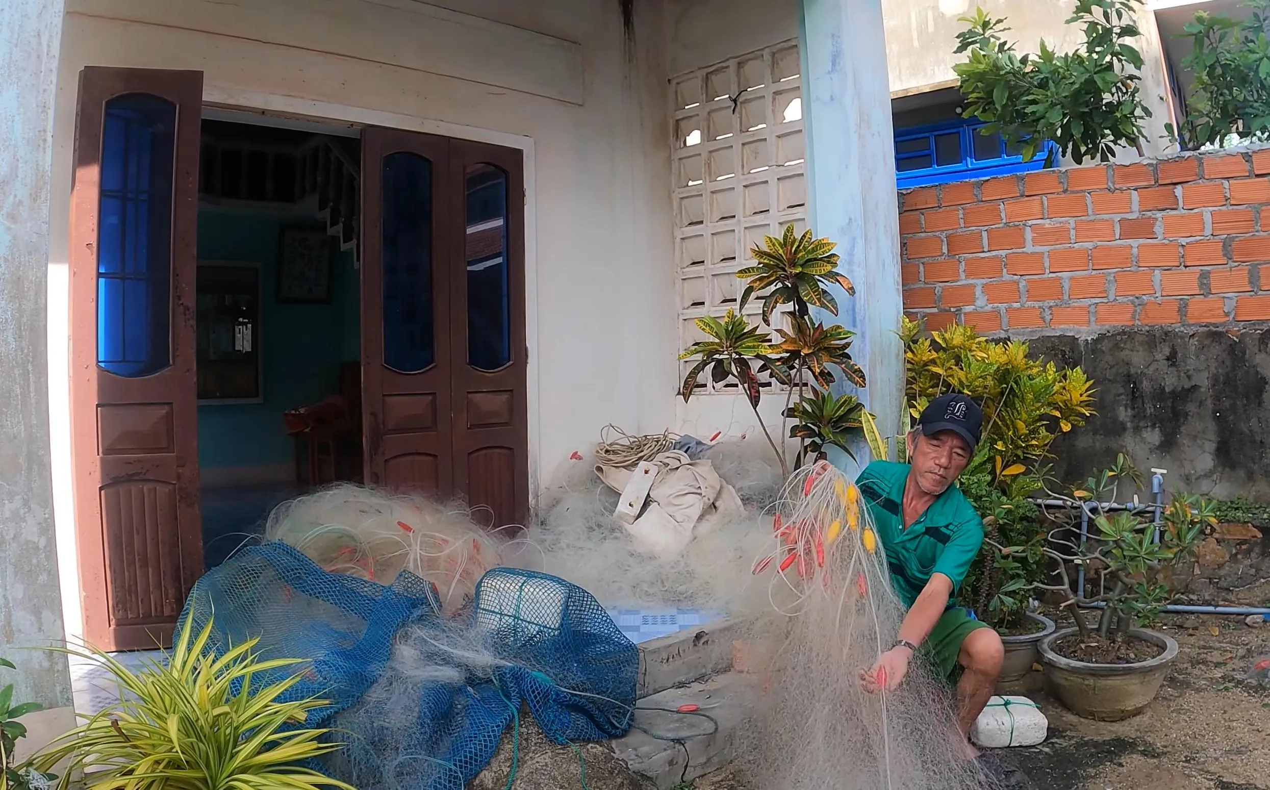 Đan lưới: Sự kiên nhẫn của biển