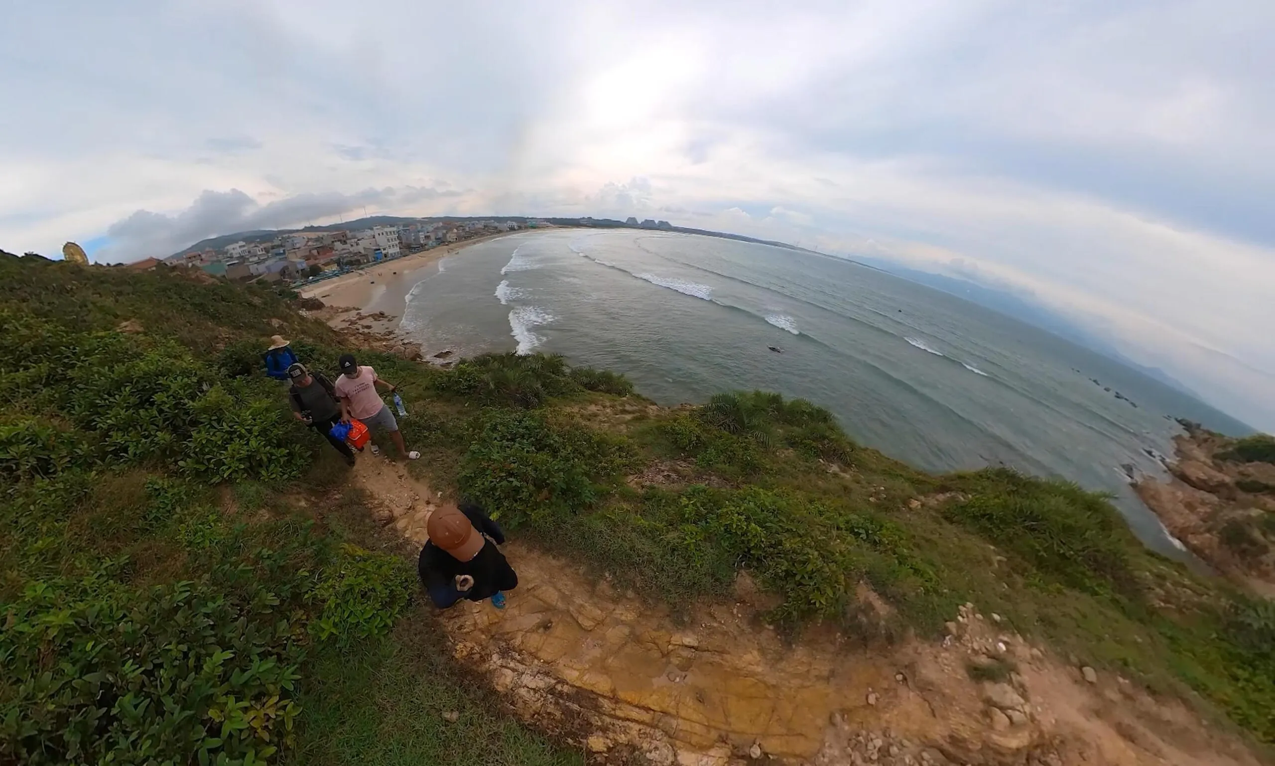 Đường mòn ven núi